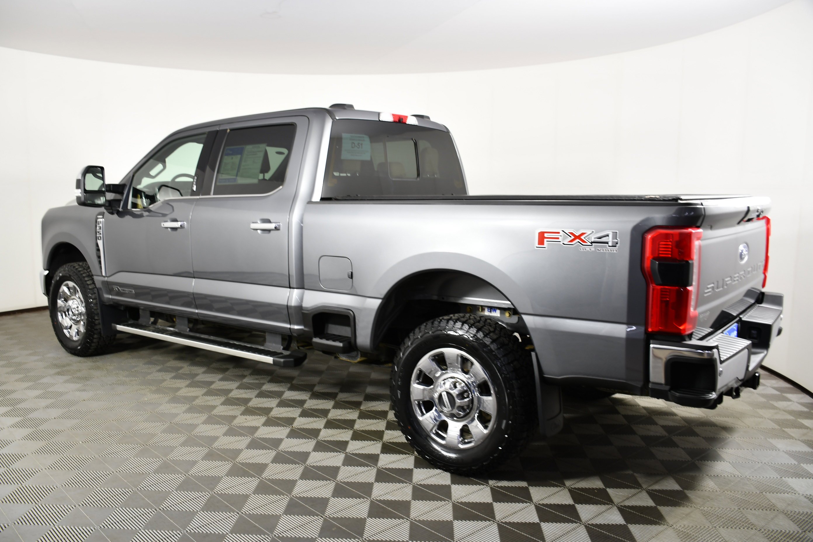 Used 2024 Gray Metallic Ford LARIAT image 8
