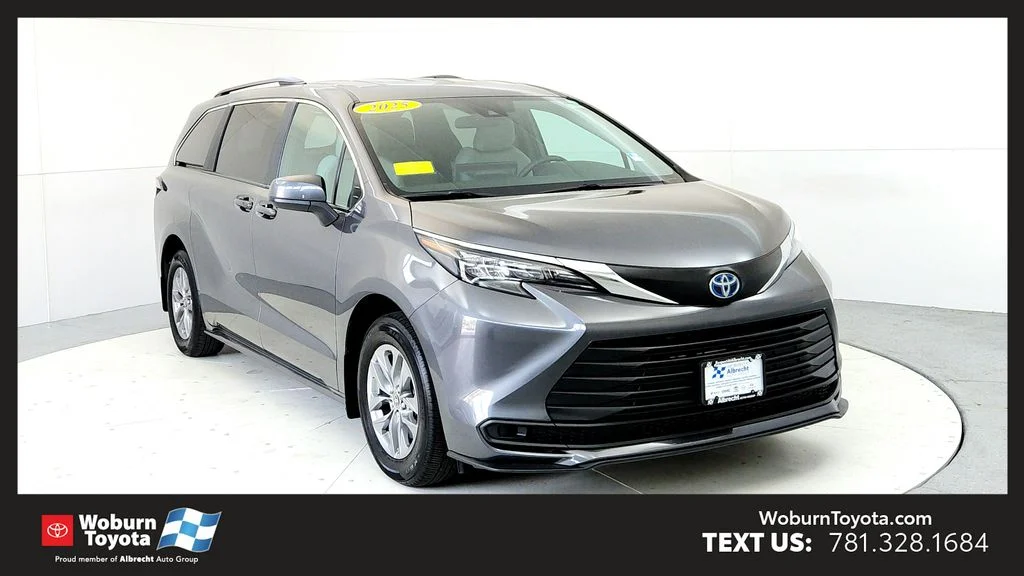2025 Toyota Sienna LE 8-Passenger Hybrid AWD's photo