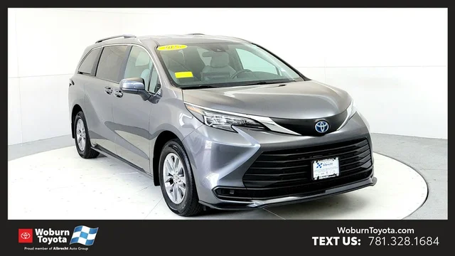 2025 Toyota Sienna LE