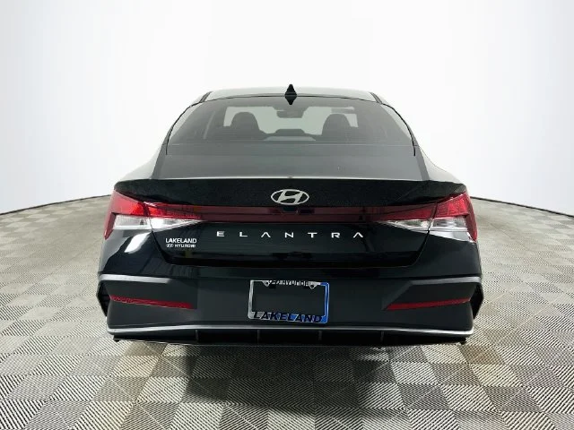 New 2026 Black Hyundai SE image 4