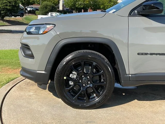 New 2026 Sting-Gray Clearcoat Jeep Latitude image 12