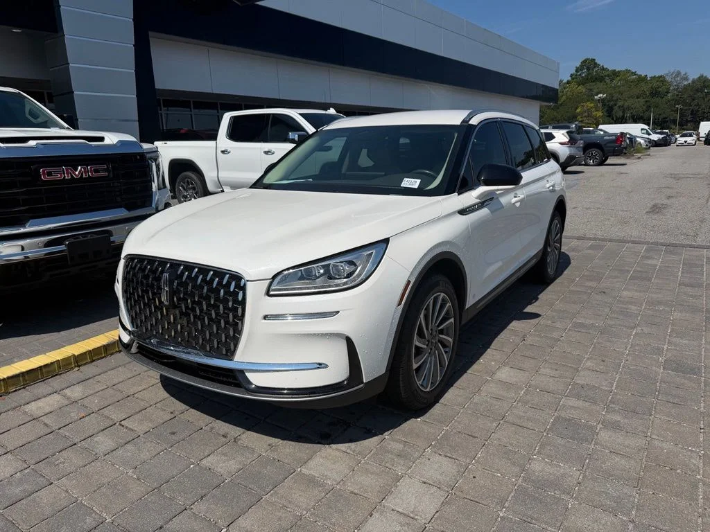 Used 2023 White Lincoln Reserve image 2