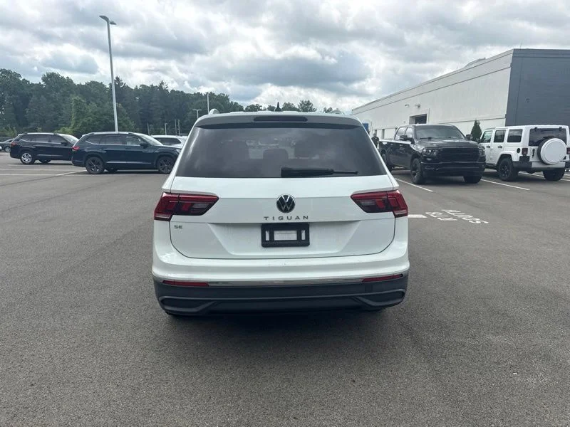 Used 2024  Volkswagen 2.0T SE image 7