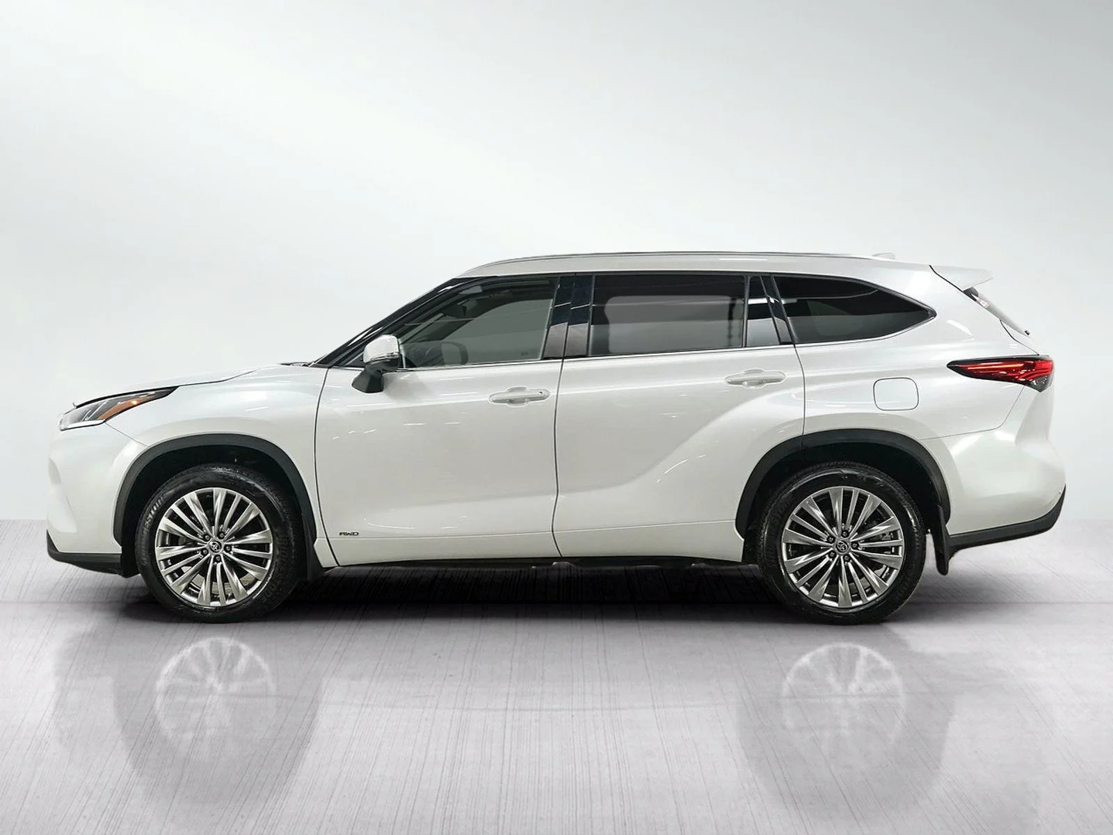 Used 2023 Toyota Highlander Hybrid Limited with VIN 5TDEBRCH3PS595925 for sale in Minneapolis, Minnesota