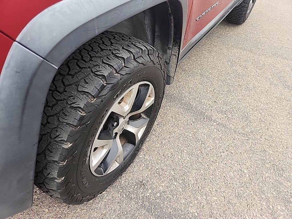 Used 2017 Red Jeep Trailhawk image 7