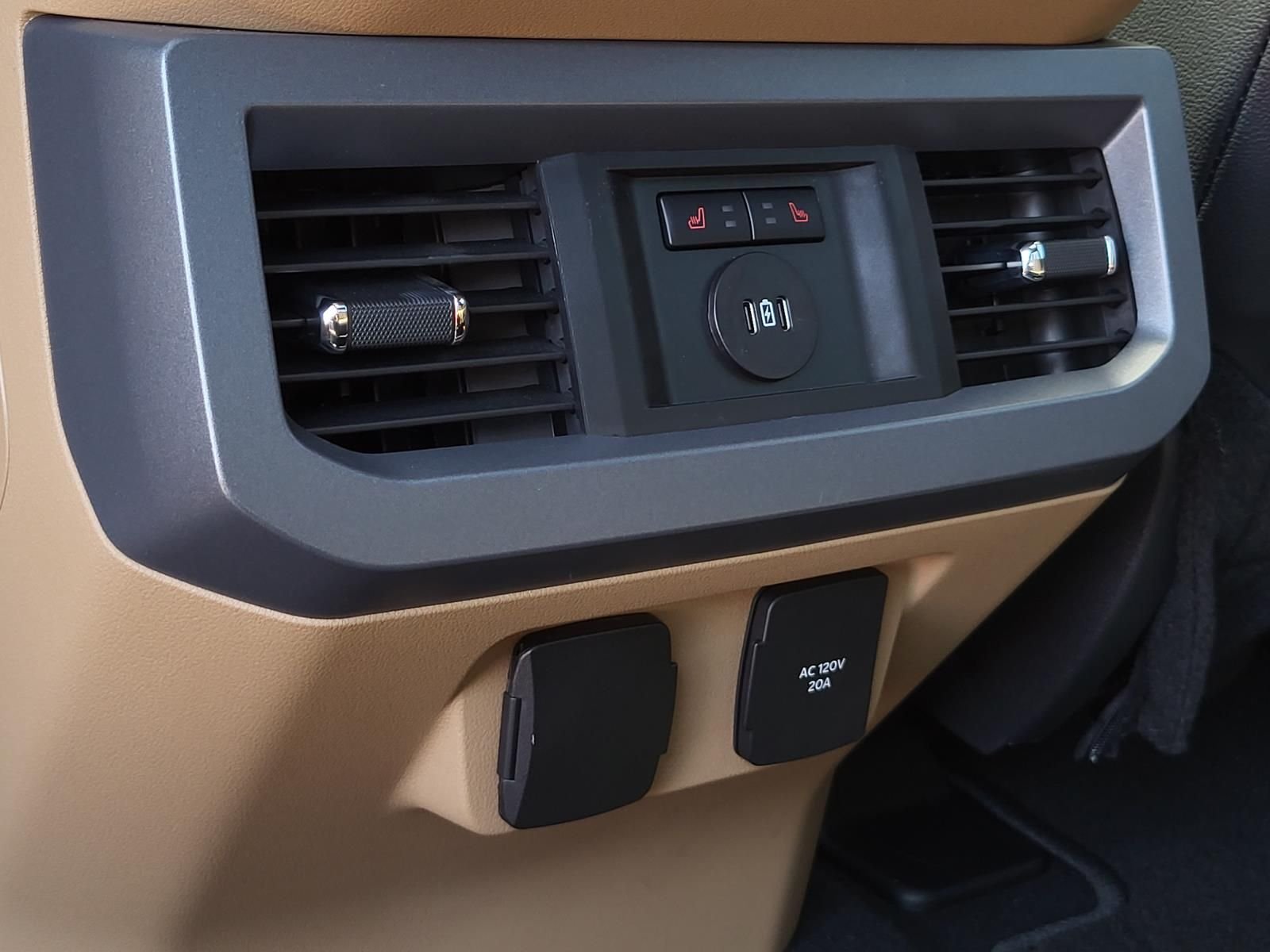 Used 2024 Oxford White Ford Lariat image 15