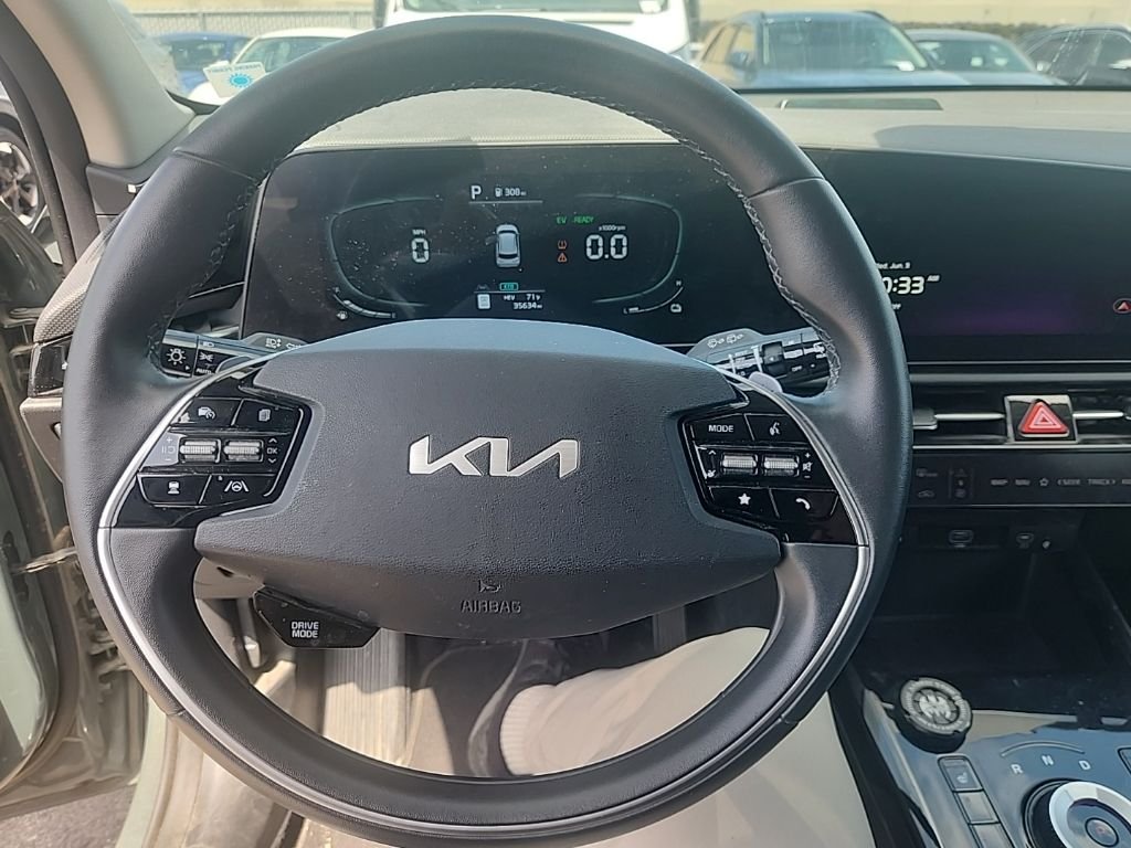 Used 2023 Green Kia EX image 21