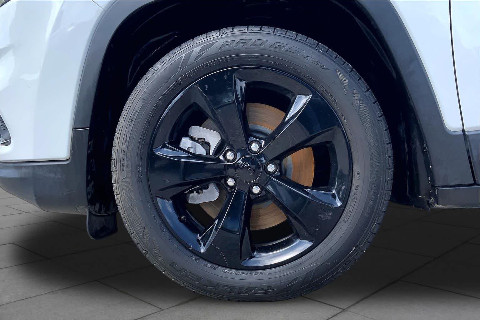 Used 2021 Bright White Clearcoat Jeep Altitude image 10