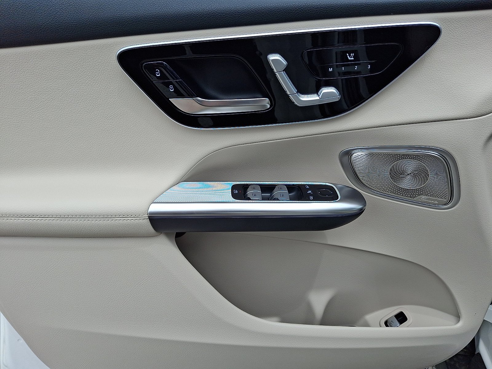 New 2026 Polar White Mercedes-Benz GLC 300 image 10