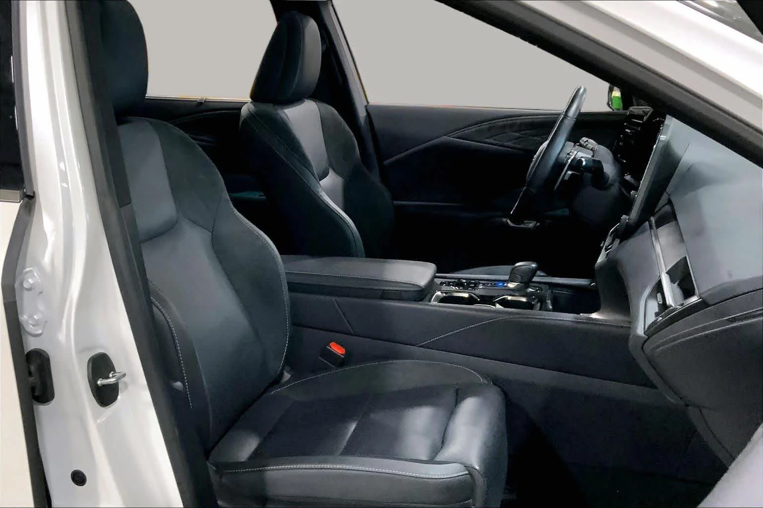 Certified Used 2025 EMINENT WHITE PEARL Lexus Luxury image 9