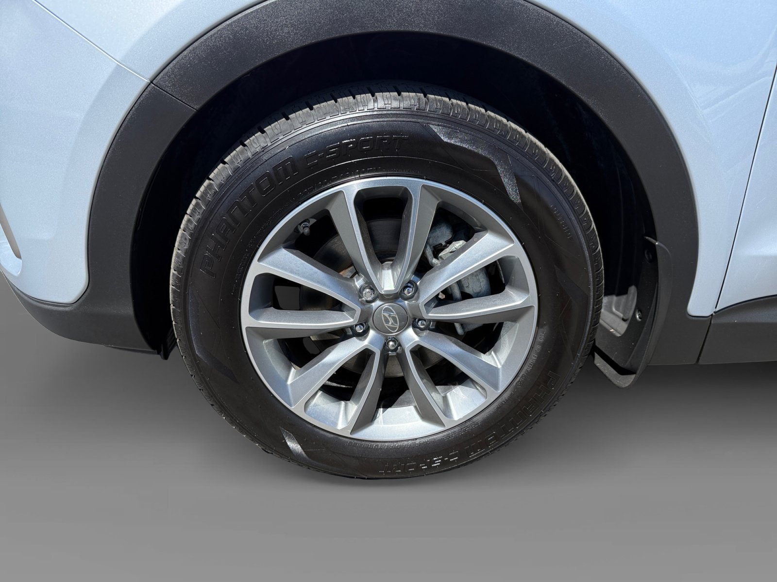 Used 2017 Circuit Silver Hyundai SE image 9