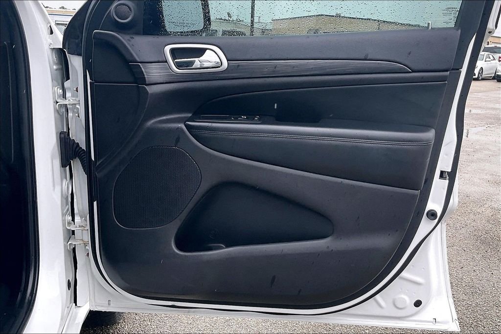 Used 2019 Bright White Clearcoat Jeep Altitude image 29