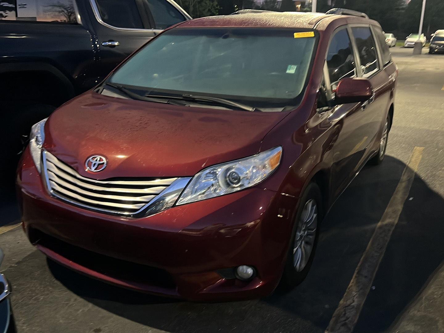 2017 Toyota Sienna XLE