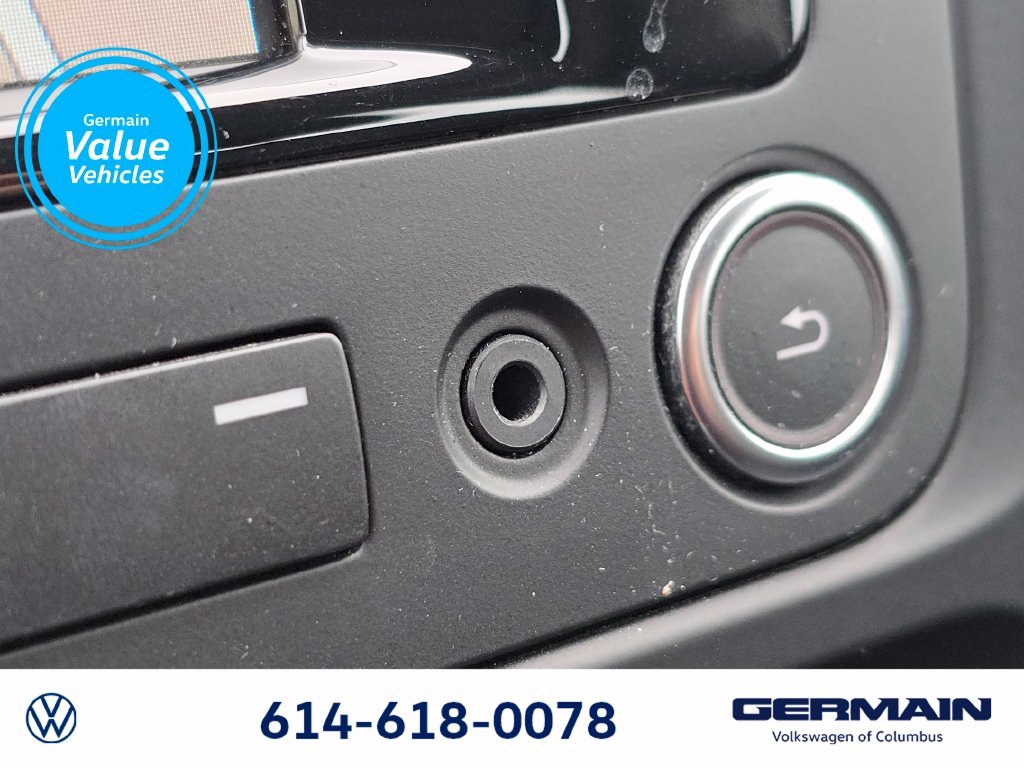 Used 2013 Black Volkswagen SEL image 29
