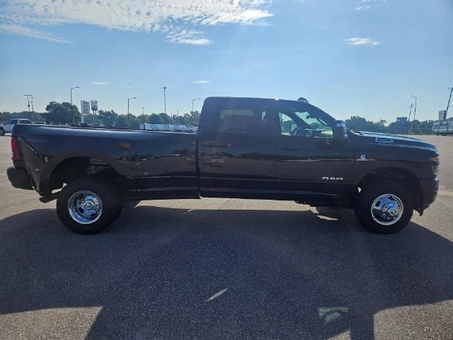 New 2027 Diamond Black Crystal Pearl-Coat Exterior Paint RAM Big Horn image 6