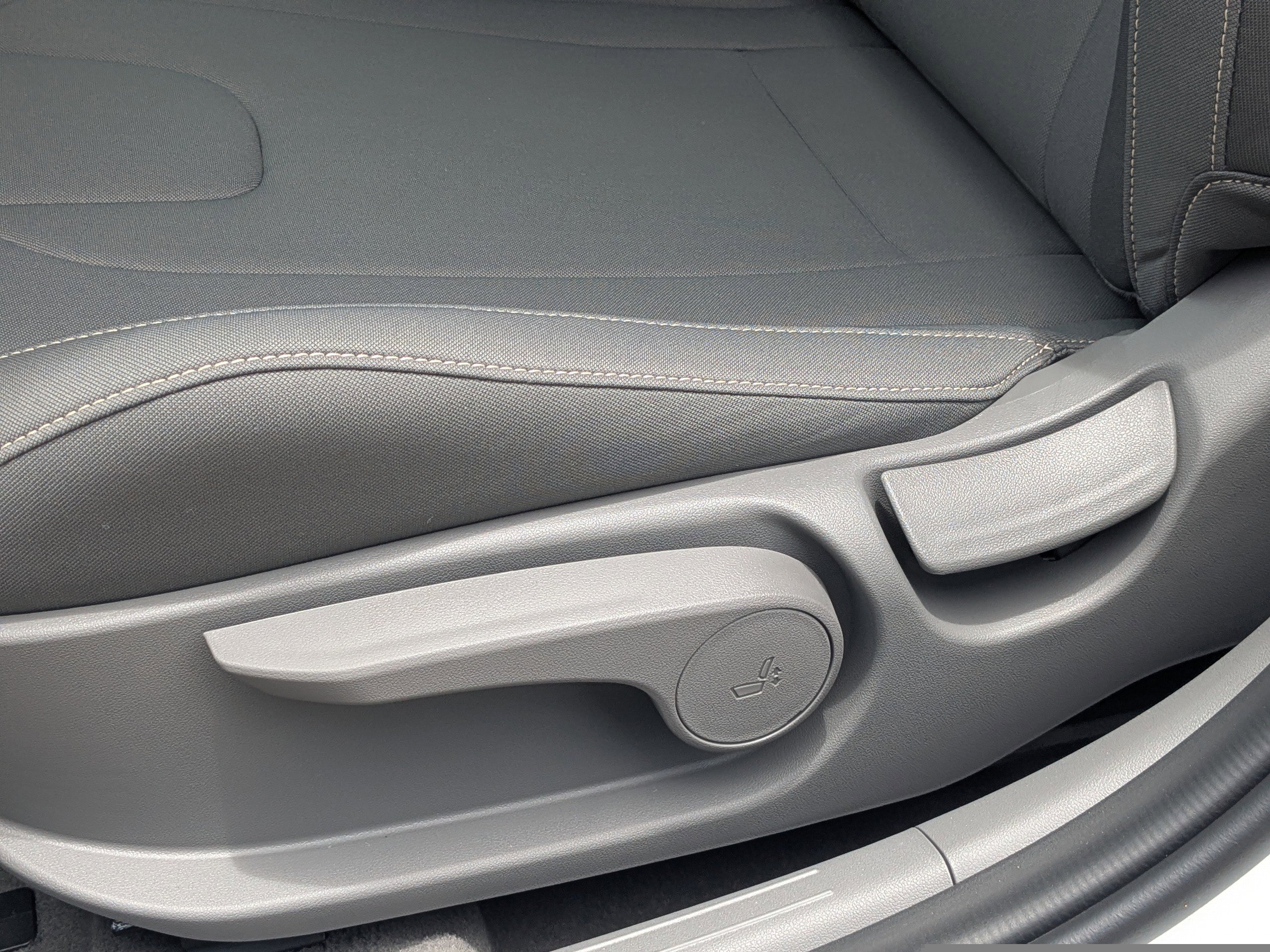 New 2025 Serenity White Hyundai SEL Sport image 22