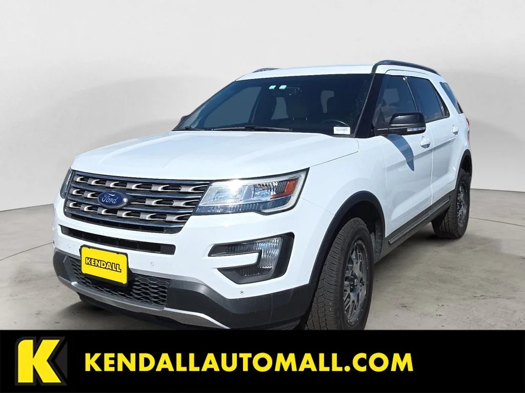 Used 2016 White Ford XLT image 1
