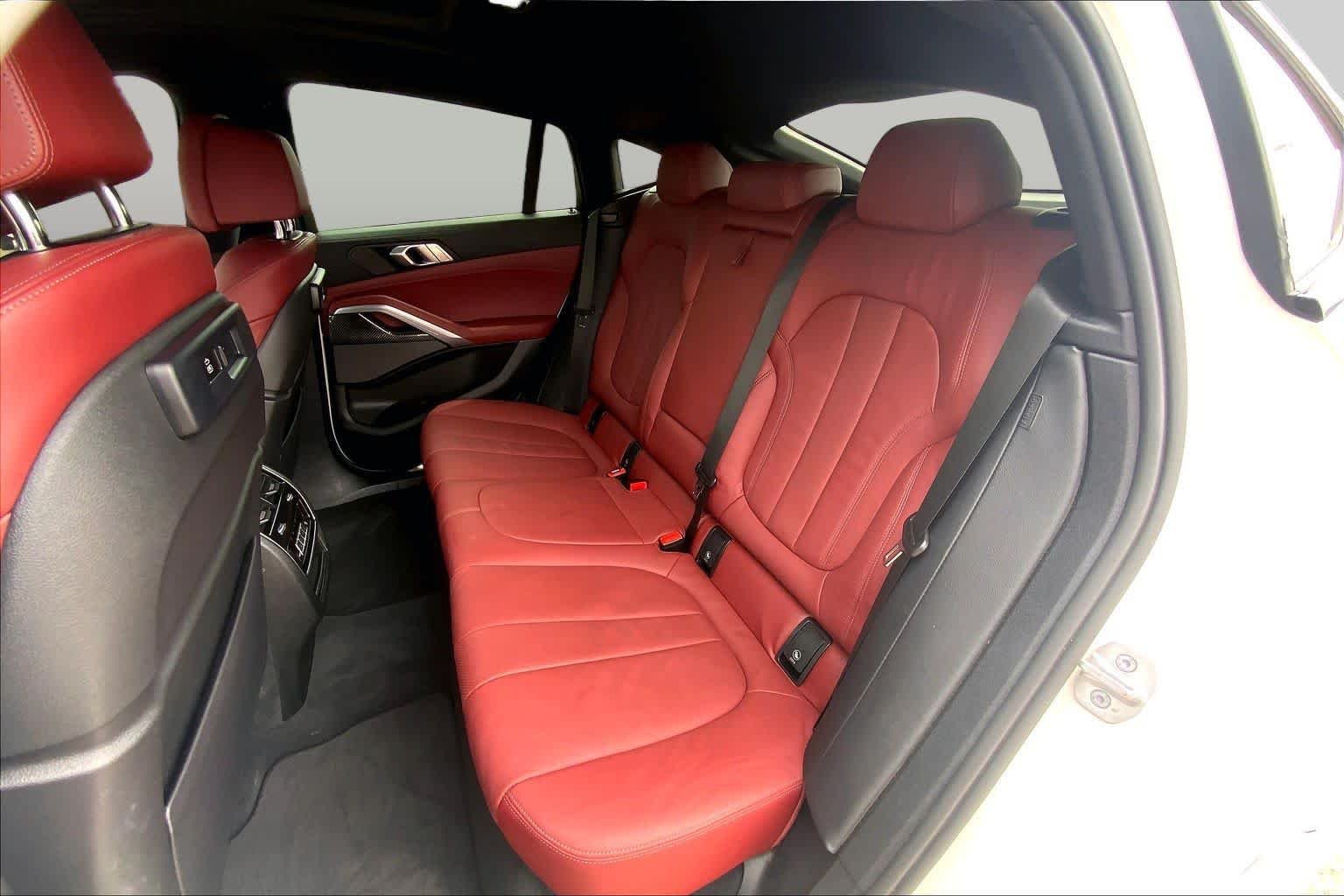 Used 2021 Alpine White BMW M50i image 21
