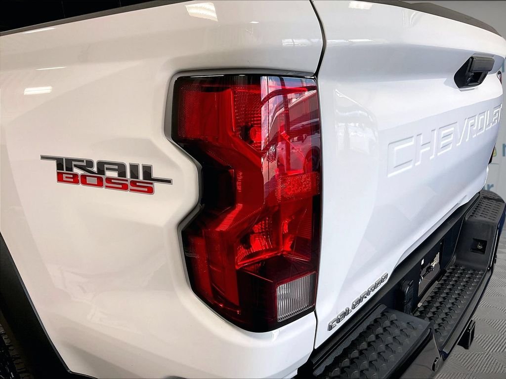 Used 2025 White Chevrolet Trail Boss image 34