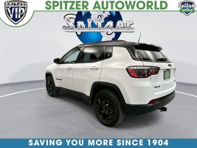 Used 2022 White Jeep Latitude image 7