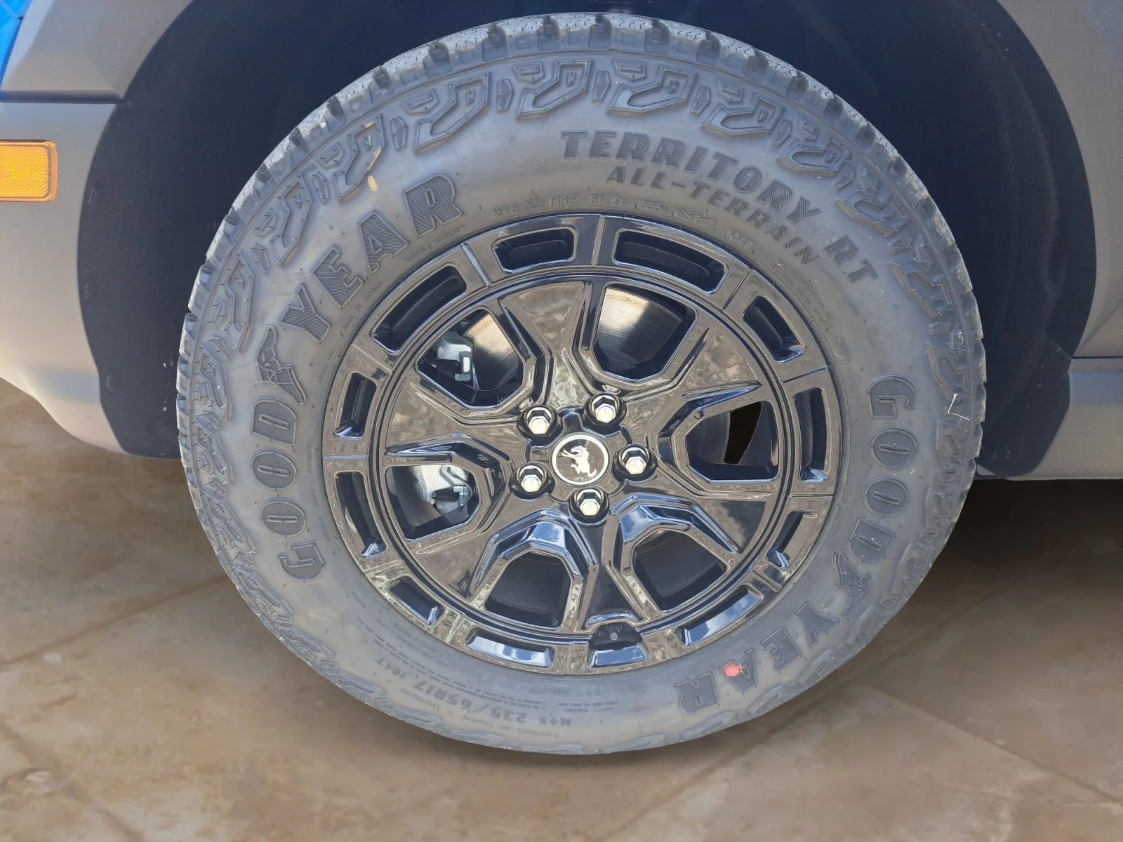 New 2026 Velocity Blue Metallic Ford Badlands image 28