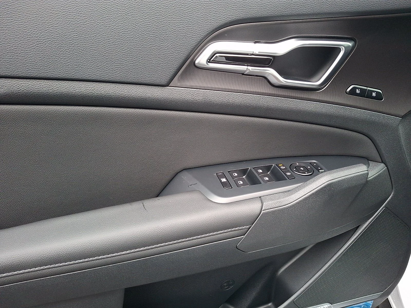 New 2027 Snow White Pearl Kia SX Prestige image 5