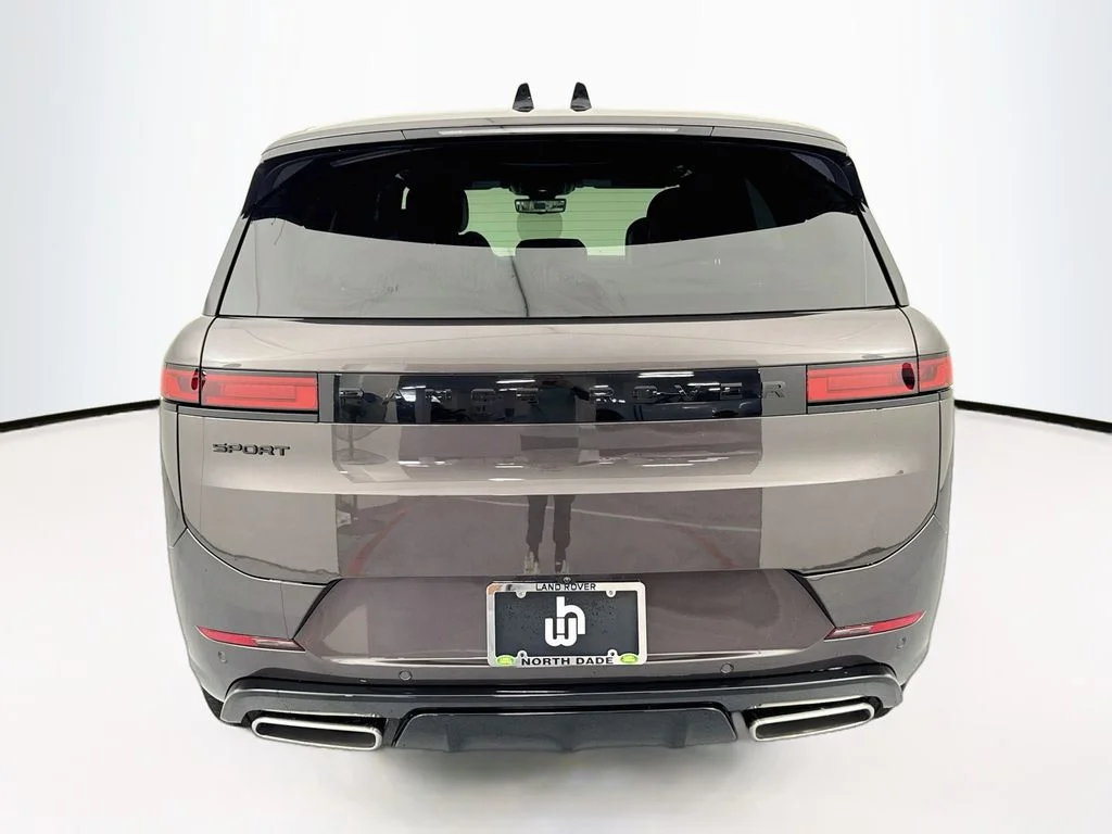 New 2026 Charente Grey Land Rover Dynamic SE image 6