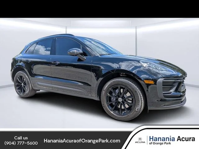2025 Porsche Macan -'s photo