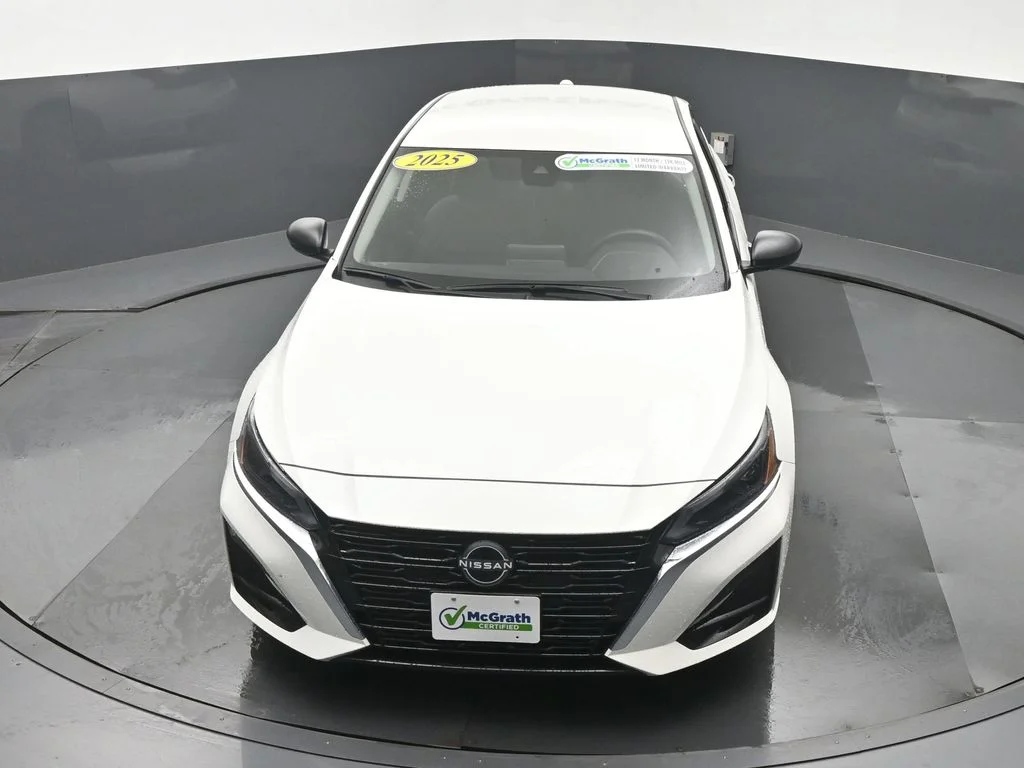Used 2025 White Nissan 2.5 SV image 26