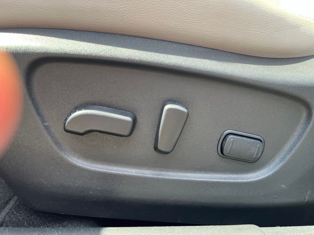 Used 2019 Blue Nissan SL image 30