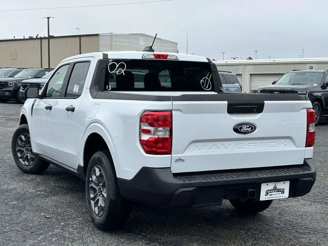 New 2026 Oxford White Ford XLT image 4