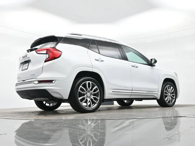 Used 2023 SUMMIT WHITE GMC Denali image 34