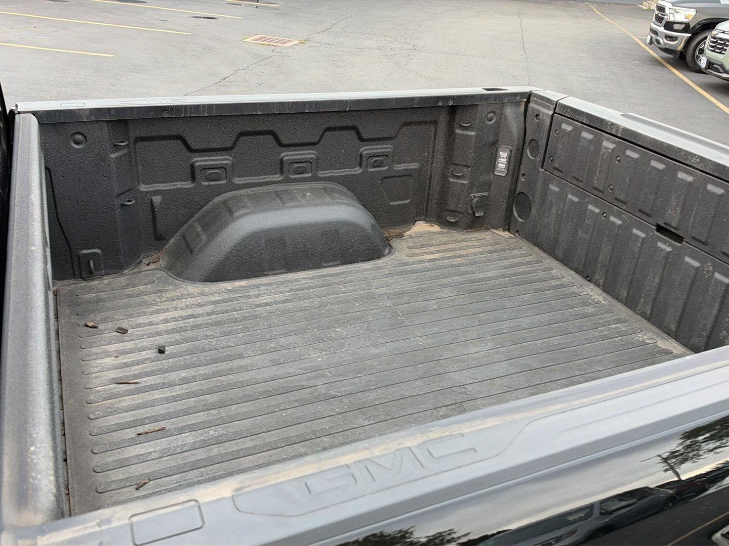 Used 2022 Onyx Black GMC Denali image 16