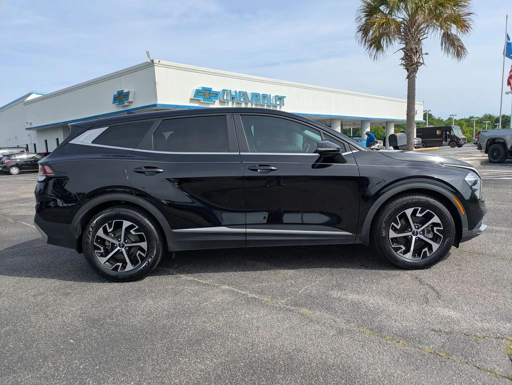Used 2023 Black Kia EX image 4