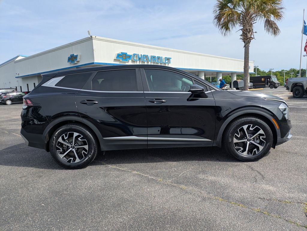 Used 2023 Black Kia EX image 4