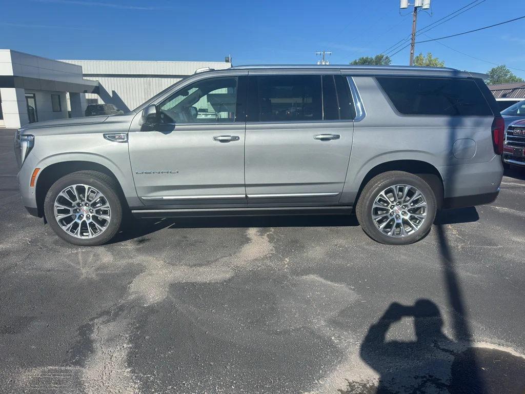 2026 GMC Yukon XL Denali - Photo 8