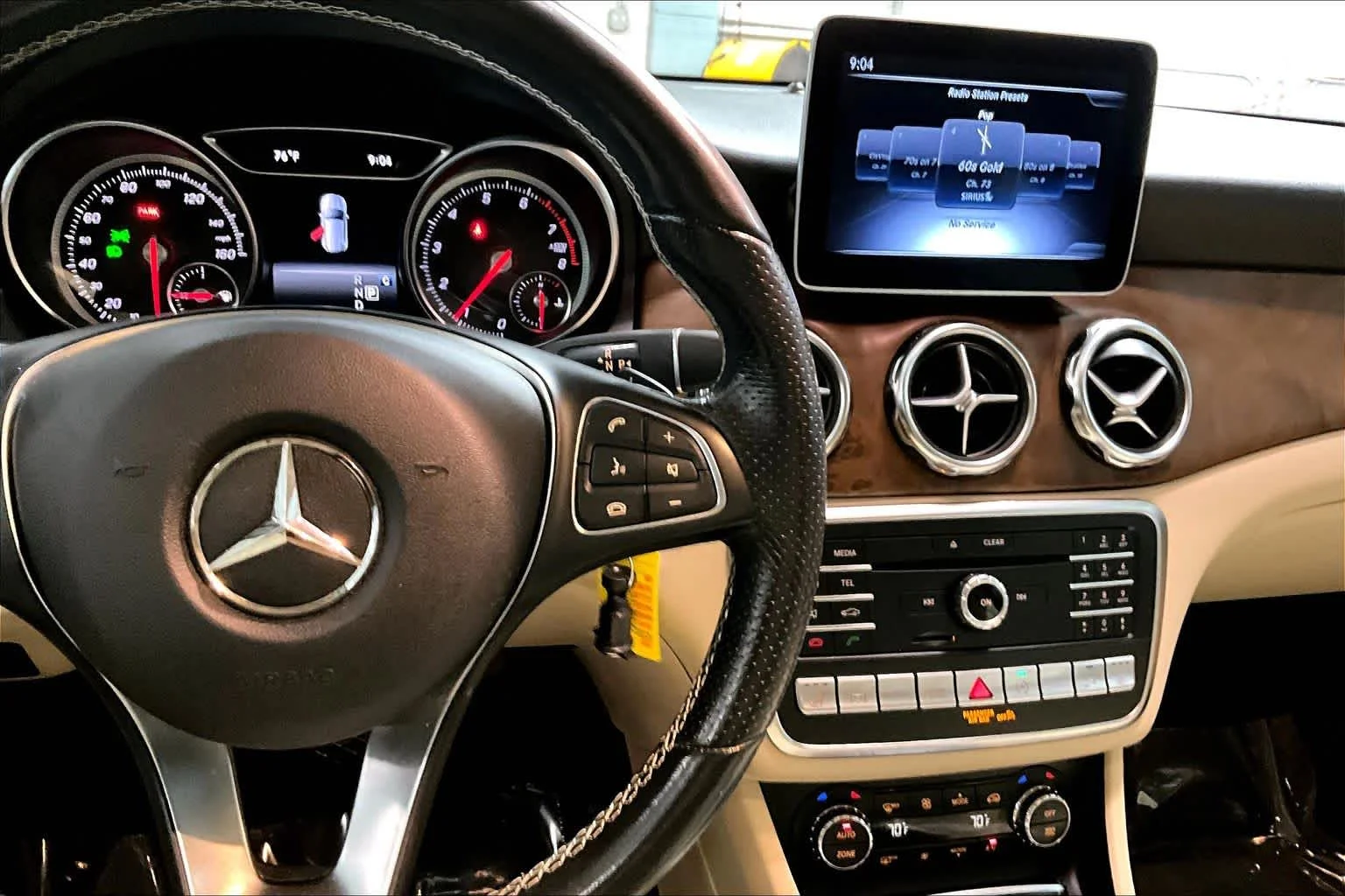 Used 2019 Polar White Mercedes-Benz GLA 250 image 25