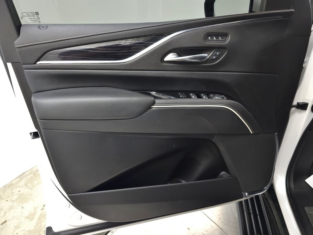 Used 2022 White Cadillac Sport image 15