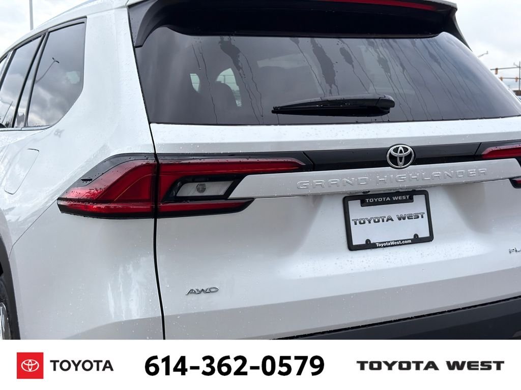 New 2026 Wind Chill Pearl Toyota Platinum image 8