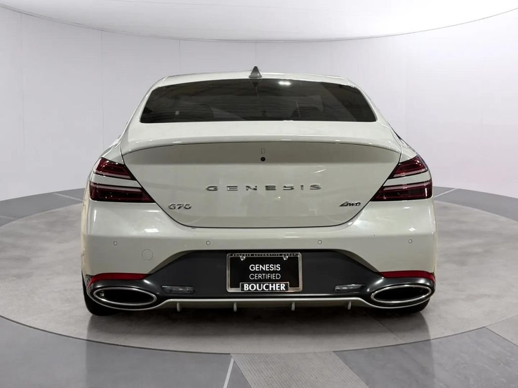 2024 GENESIS G70 Standard - Photo 4