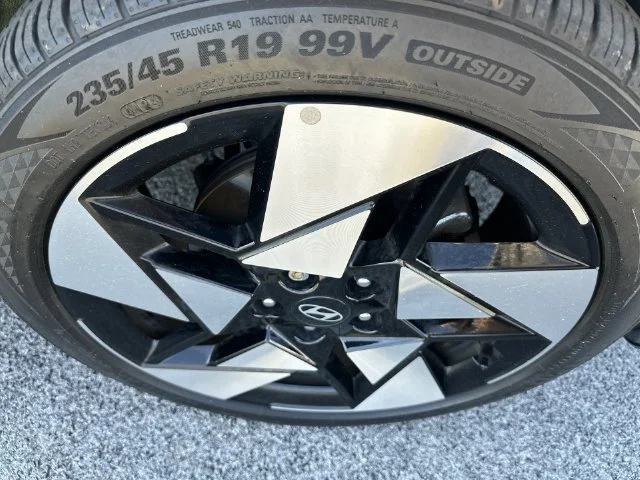 Used 2025 Yellow Hyundai Limited image 28