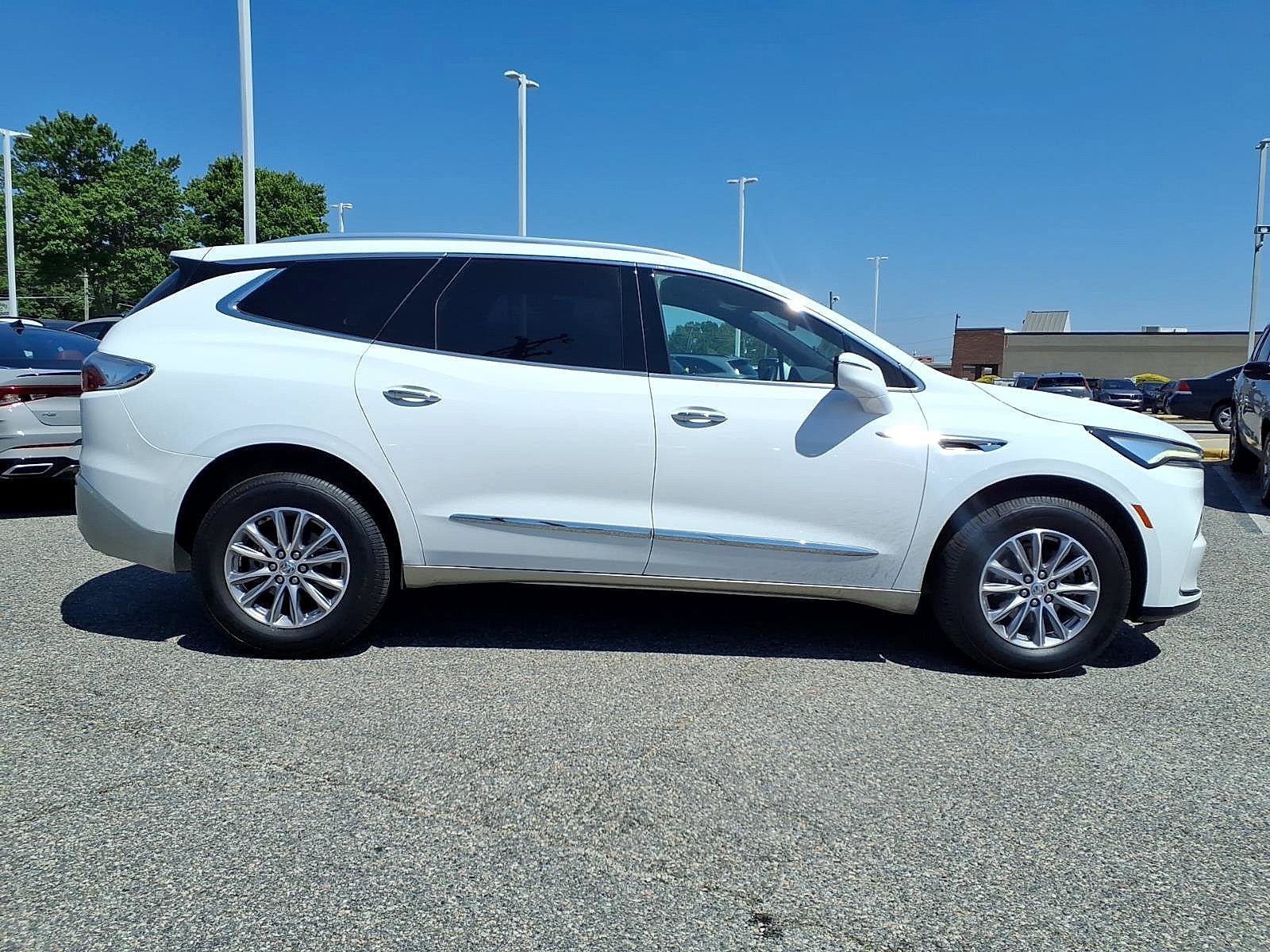 Used 2023 Summit White Buick Essence image 25