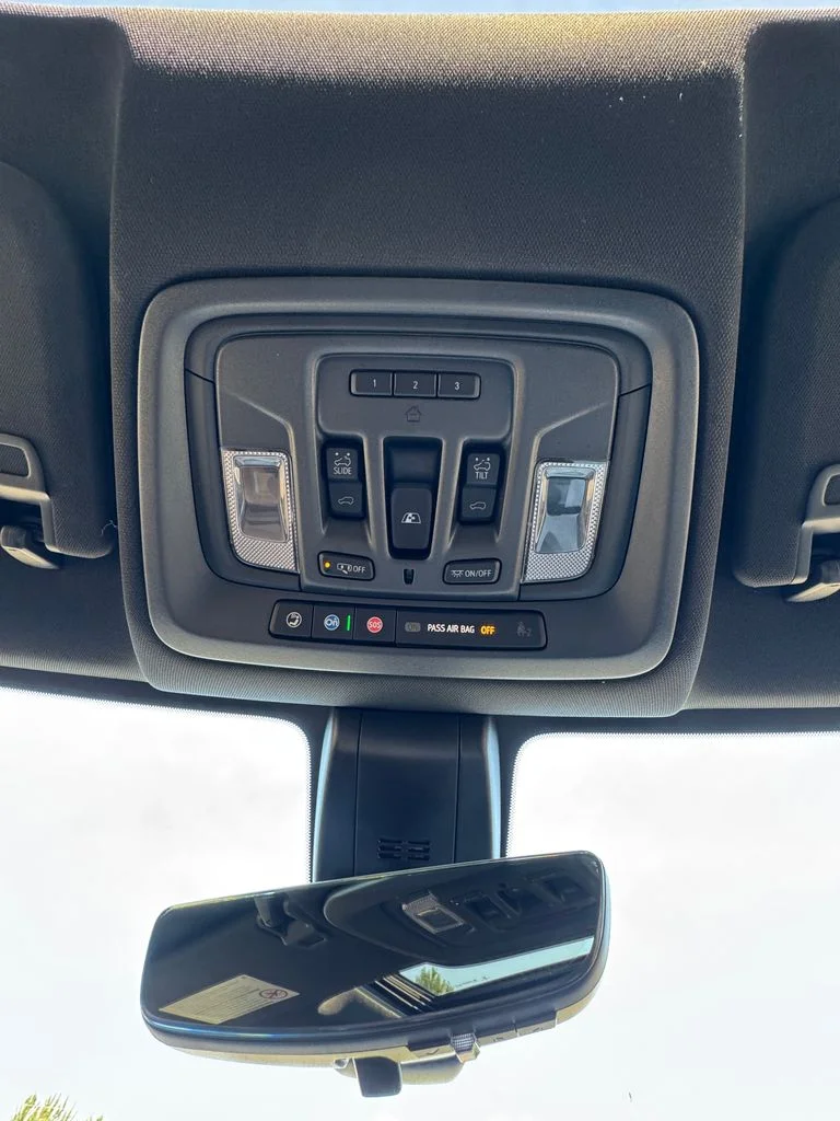 Used 2022 Silver Ice Metallic Chevrolet High Country image 23
