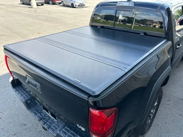 Used 2018 Black Toyota SR5 image 17