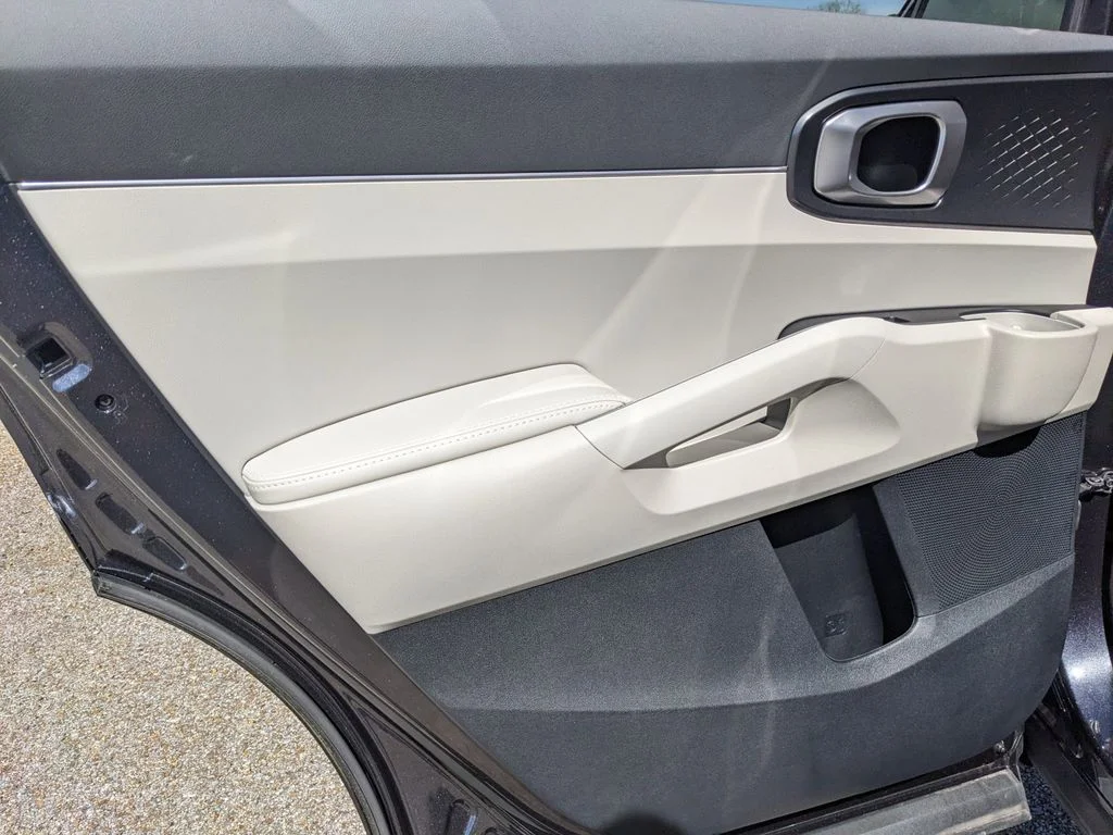 2025 Kia Sorento S - Photo 21