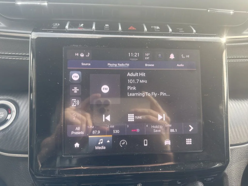 Used 2024 Silver Jeep Altitude image 4