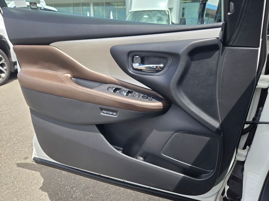Used 2015 White Nissan Platinum image 13