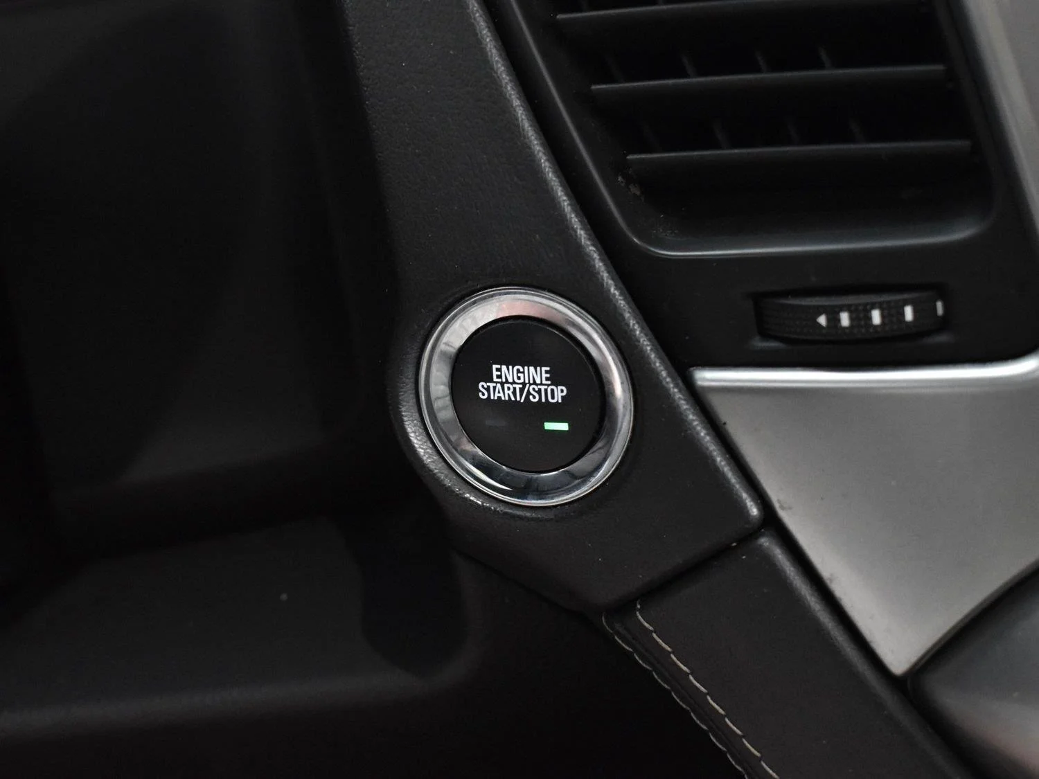 Used 2018 Black Chevrolet Premier image 23