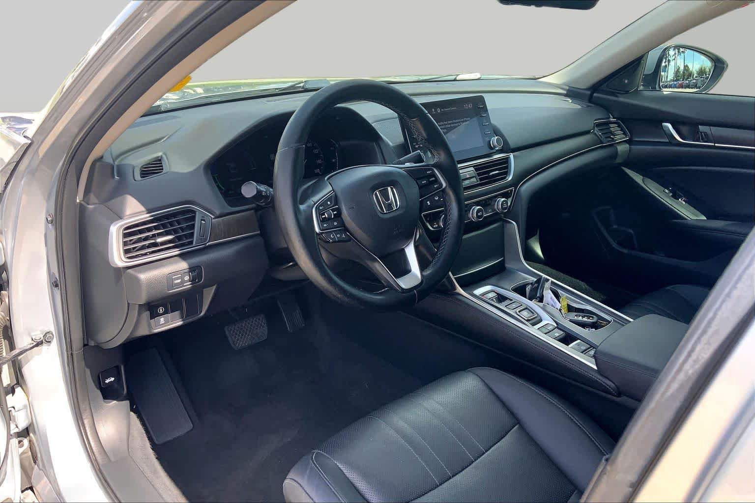 Used 2019 Lunar Silver Metallic Honda EX-L image 17