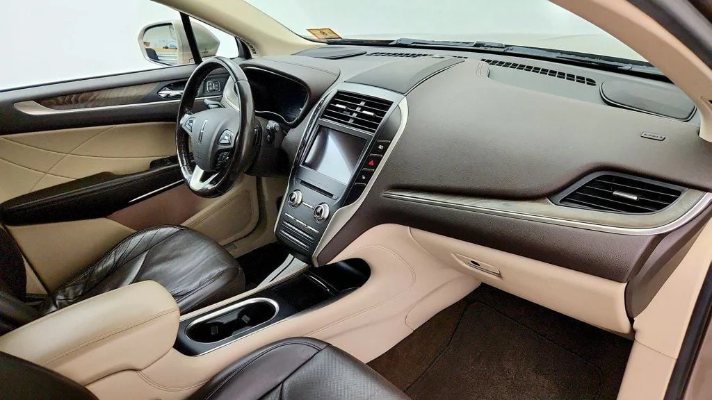 Used 2019 Iced Mocha Metallic Lincoln Reserve AWD w/ 2.3L Turbo, Technology Pkg & Climate Pkg image 26